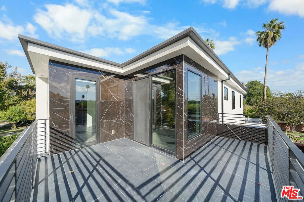 5812 Willis Avenue, Sherman Oaks, California 91411 home-pic-32